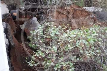 Las lluvias provocan un corrimiento en una vía de la zona industrial de Maipez-Jinámar (Foto TA)