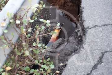 Las lluvias provocan un corrimiento en una vía de la zona industrial de Maipez-Jinámar (Foto TA)