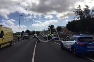 Grave choque frontal entre dos vehículos en la circunvalación de Telde (Foto TA)