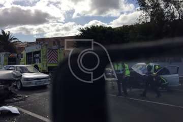 Grave choque frontal entre dos vehículos en la circunvalación de Telde (Foto TA)