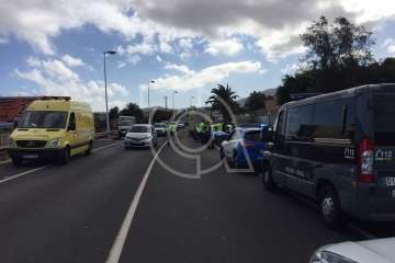 Grave choque frontal entre dos vehículos en la circunvalación de Telde (Foto TA)