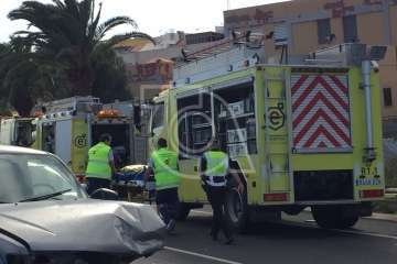 Grave choque frontal entre dos vehículos en la circunvalación de Telde (Foto TA)