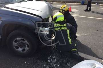 Grave choque frontal entre dos vehículos en la circunvalación de Telde (Foto TA)
