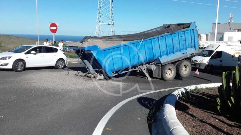 Imagen del estado en que quedó el remolque (Foto TA)