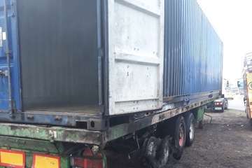 El incendio de la parte baja de un camión en la GC-1, a la altura de Jinámar, genera retenciones (Foto TA)