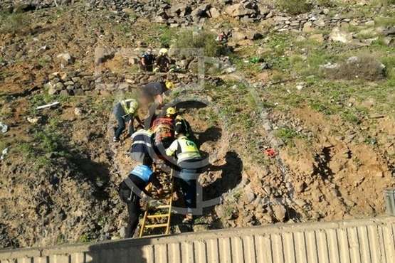 Rescatan a una persona que se precipitó en una ladera de Jinámar (Foto TA)