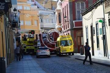Evacúan a una persona semiinconsciente en San Juan (Foto TA)