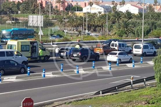 Cuatro vehículos colisionan en la GC-1 a su paso por Telde, a la altura de Las Remudas (Foto TA)