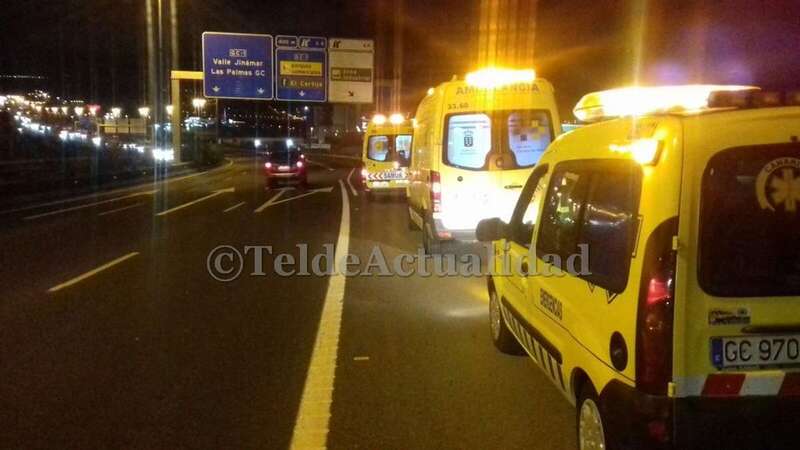 Imagen de archivo de servicios de emergencia en un accidente en la GC-1 (Foto TA)