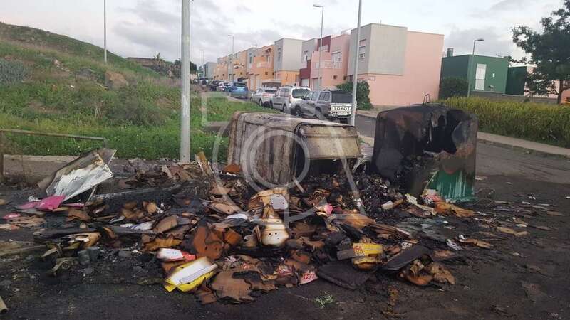 Estado en que quedaron los tres contenedores (Foto TA)