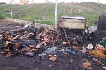 Queman tres contenedores en Lomo Bristol (Foto TA)