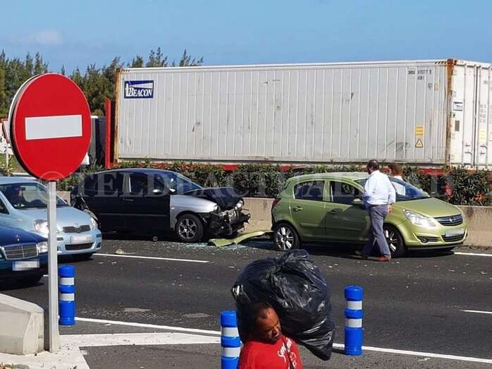 Dos vehículos se han visto involucrados en el accidente (Foto TA)