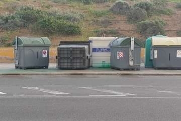 El viento tira árboles, crístaleras y contenedores en puntos del municipio (Foto TA)