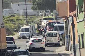 Aparatosa colisión de dos vehículos en una calle de Lomo Cementerio (Foto TA)