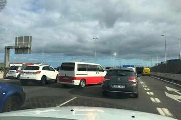 Espectacular vuelco de un turismo en la GC-1, a la altura de Jinámar (Foto TA)