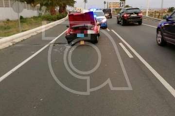 Dos vehículos chocan en la vía de circunvalación de Telde (Foto TA)