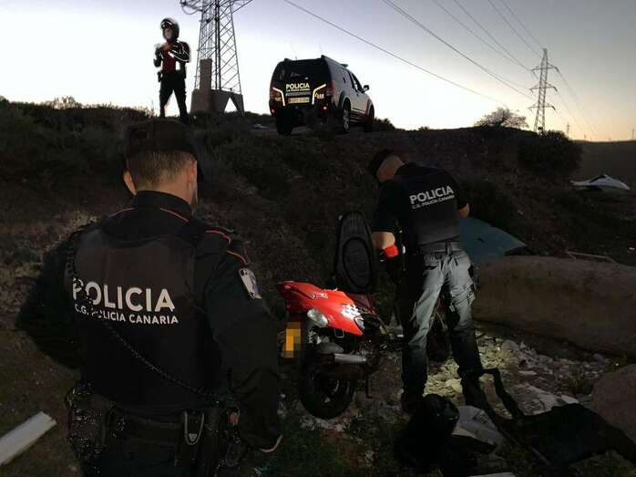 Intervención de agentes de la Policía Canaria en Jinámar (Foto TA)