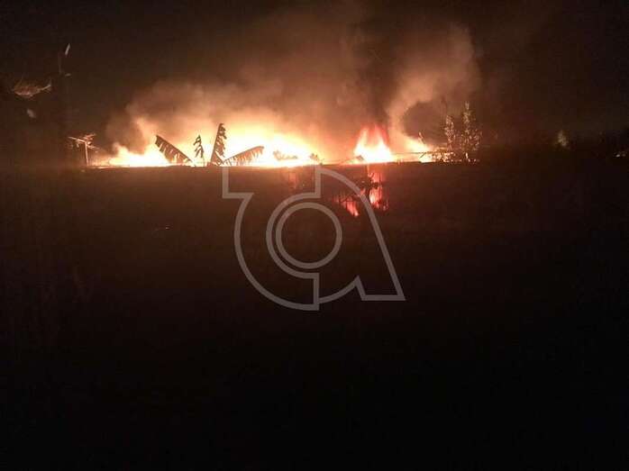 Las llamas del incendio de anoche en Lomo los Frailes (Foto TA)