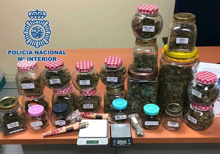 Droga incautada al responsable del negocio (Foto TA)