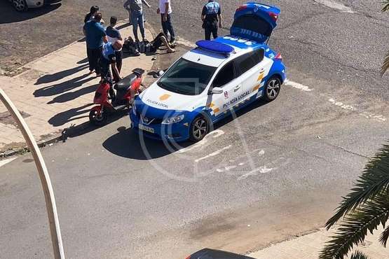 Un joven motorista sufre lesiones leves en una caída en el Valle de Jinámar (Foto TA)