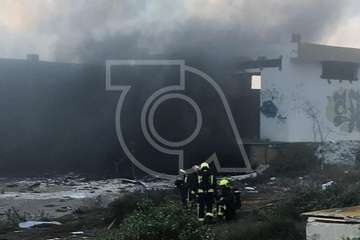Incendio en una nave industrial abandonado de Lomo La Francia (Foto TA)