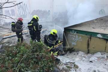 Incendio en una nave industrial abandonado de Lomo La Francia (Foto TA)