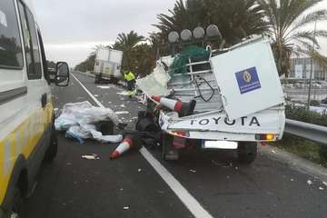Accidente en la GC-1, en dirección norte, a la altura del aeropuerto (Foto TA)