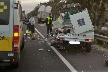 Accidente en la GC-1, en dirección norte, a la altura del aeropuerto (Foto TA)