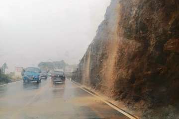 Atasco en la antigua carretera del sur a su paso por Telde (Foto TA)