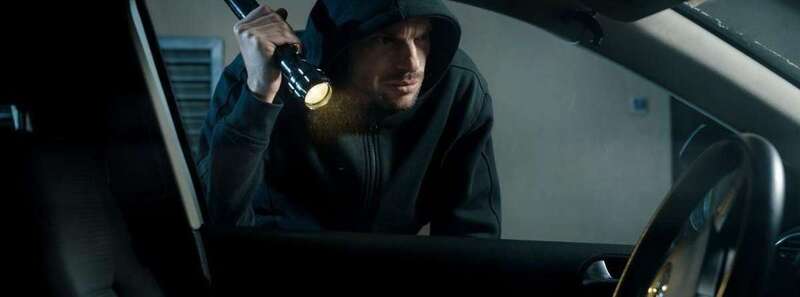 Imagen simulada de un ladrón de vehículo (Foto TA)