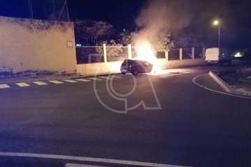 Incendio de un vehículo causa explosiones en La Herradura (Foto TA)
