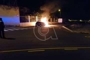 Incendio de un vehículo causa explosiones en La Herradura (Foto TA)
