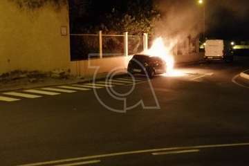 Incendio de un vehículo causa explosiones en La Herradura (Foto TA)
