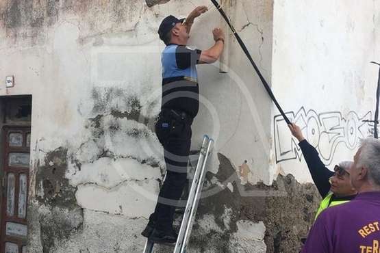 Un cable de la red eléctrica cae sobre la carretera de Melenara (Foto TA)