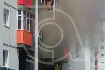 El incendio en un piso del Valle de Jinámar obliga a desalojar un bloque de viviendas (Foto TA)