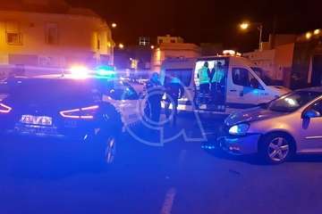  Aparatoso vuelco de un vehículo en la carretera de Melenara, a la altura del Callejón del Castillo (Foto TA)