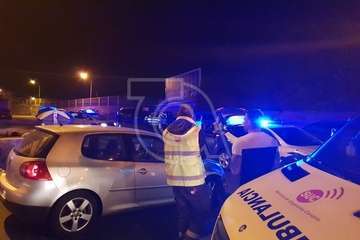  Aparatoso vuelco de un vehículo en la carretera de Melenara, a la altura del Callejón del Castillo (Foto TA)