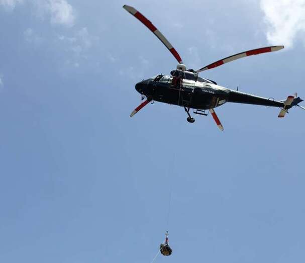 El helicóptero del GES, en una imagen de archivo durante una operación en Telde (Foto TA)