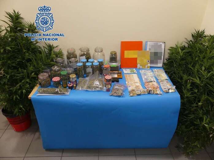 Imagen de los efectos intervenidos por la Policía Nacional de Telde (Foto TA)