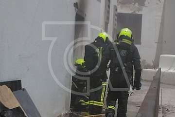 Un nuevo incendio intencionado causa más daños al abandonado velatorio de Jinámar (Foto TA)