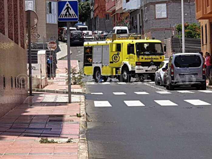 Imagen de los bomberos actuando en la zona (Foto TA)