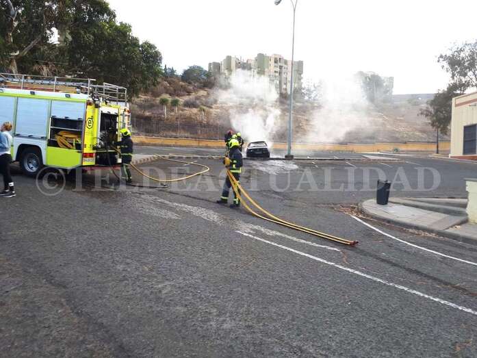 Los bomberos sofocaron las llamas (Foto TA)