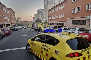 El motor de un vehículo se prende fuego en El Cortijo de Belén (Foto TA)