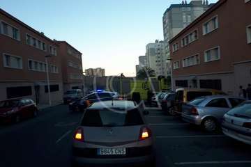 El motor de un vehículo se prende fuego en El Cortijo de Belén (Foto TA)