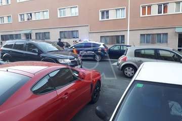 El motor de un vehículo se prende fuego en El Cortijo de Belén (Foto TA)