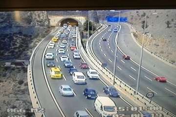 Un vehículo vuelca en la GC-1 a la altura de la entrada a Telde (Foto TA)