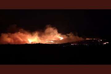 Incendio en la cumbre de Telde, visible desde la parte baja del municipio (FOTO TA, Efe, Francisco Javier Santana y Jesús Ruiz Mesa)