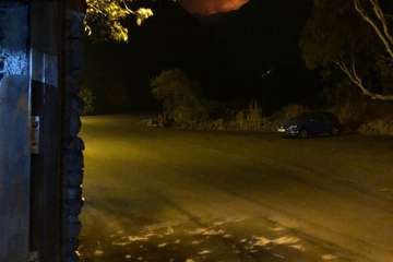 Incendio en la cumbre de Telde, visible desde la parte baja del municipio (FOTO TA, Efe, Francisco Javier Santana y Jesús Ruiz Mesa)