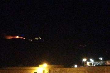 Incendio en la cumbre de Telde, visible desde la parte baja del municipio (FOTO TA, Efe, Francisco Javier Santana y Jesús Ruiz Mesa)