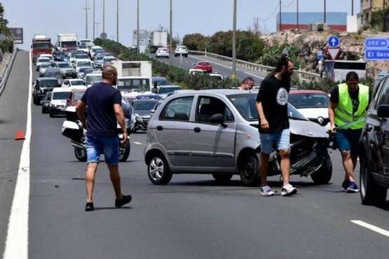 Dos accidentes a la altura de Telde colapsan la GC-1 (Foto Arcadio Suárez/C7)